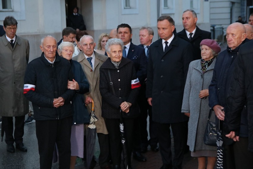 Obchody 1 września 2021 r. w Wieluniu. Prezydent Andrzej Duda oddał hołd ofiarom bombardowania miasta ZDJĘCIA, WIDEO