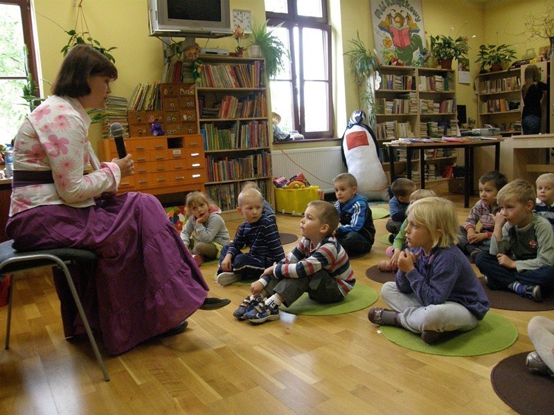 Miejska Biblioteka Publiczna w Chojnicach: Spotkanie przedszkolaków z Anną Czerwińską-Rydel [FOTO]