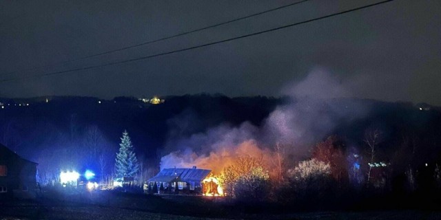 Strażacy zastali dom w ogniu. Walczyli z pożarem trzy godziny