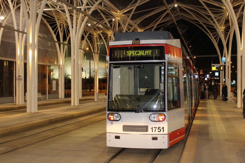 Niemiecki tramwaj kursuje już na trasie W-Z. MPK Łódź czeka na opinie pasażerów [ZDJĘCIA]