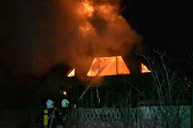 Pożar domu w Marszewie pod Śremem. Strażacy przeszukali pogorzelisko