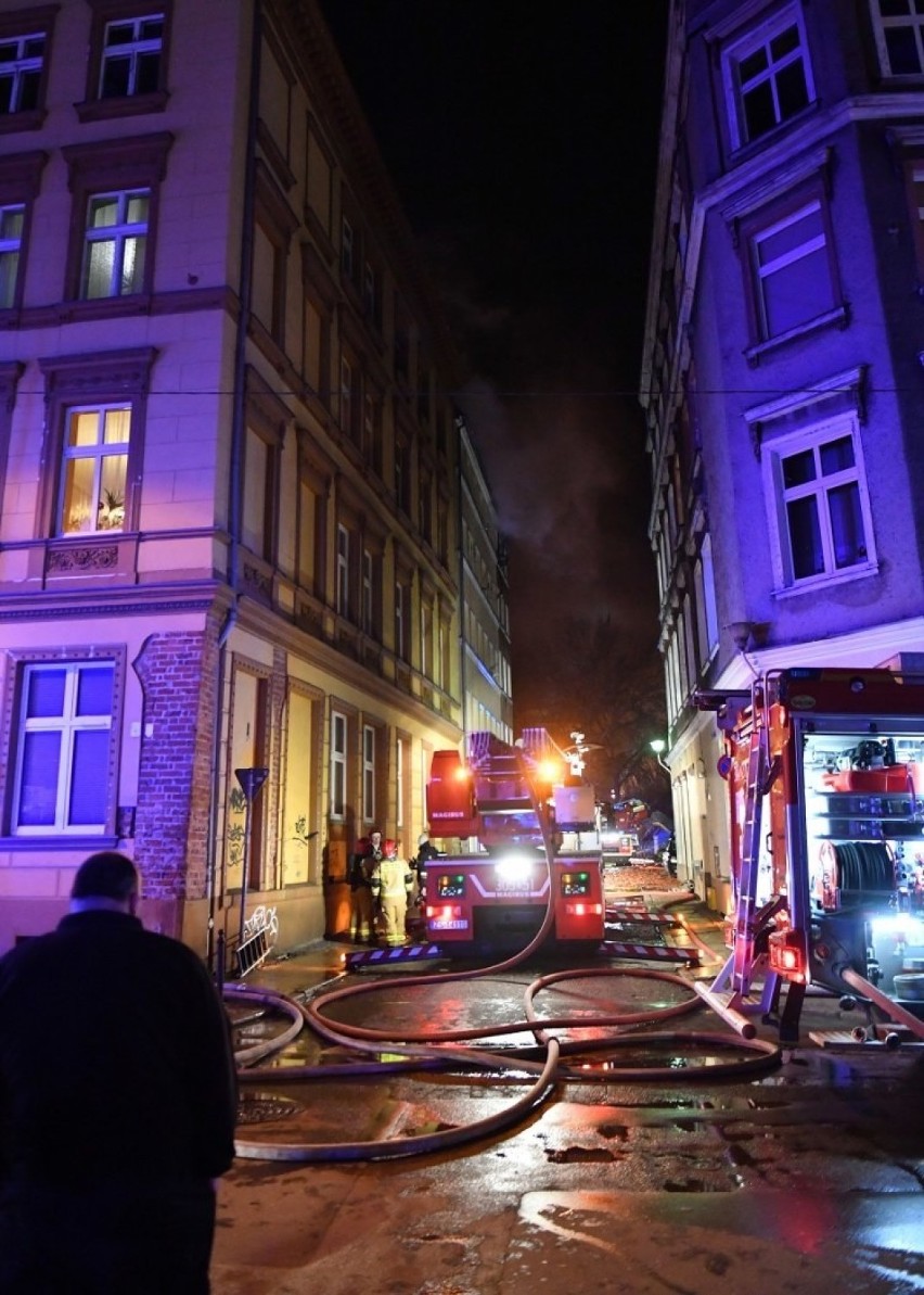 Pożar w centrum Szczecina. Lokatorzy nie mogą jeszcze wrócić do swoich mieszkań