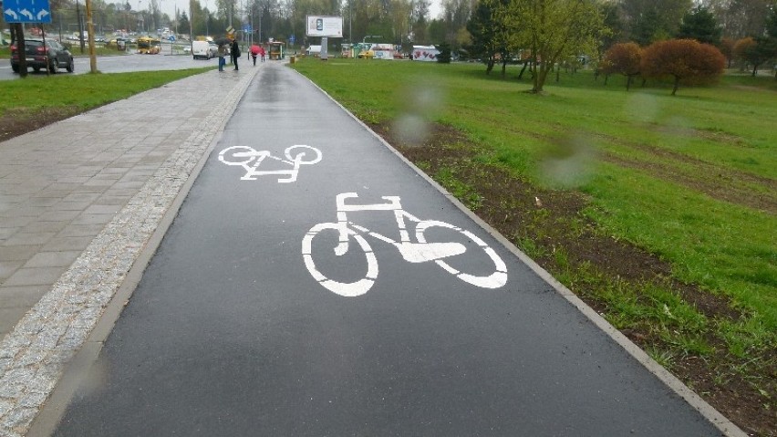 Wzdłuż ul. Wojska Polskiego cykliści mogą już korzystać z...