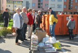 Puck. Drzewko za makulaturę - od rana rozdaliśmy ponad 400 sadzonek