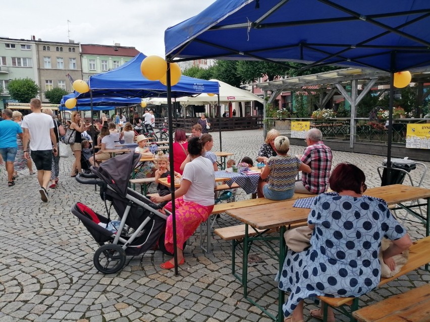 Śniadanie na rynku w Lesznie