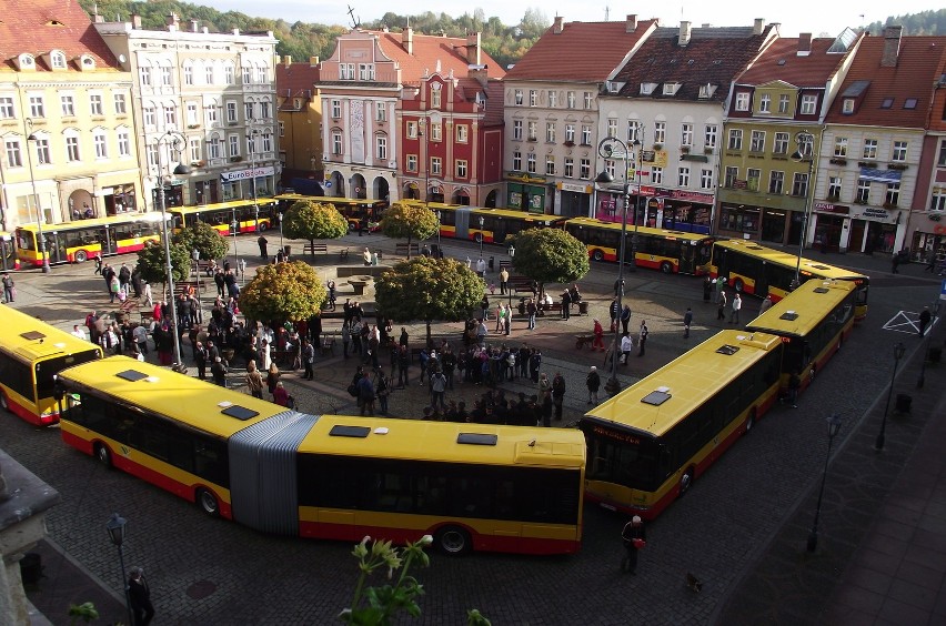 Wałbrzych: W Rynku pokazali nowe autobusy