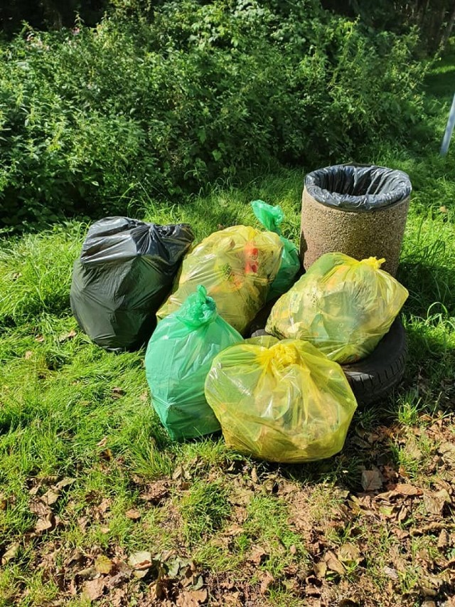 Akcja sprzątania miasta odbywała się w najbardziej zaśmieconych miejscach w Jastrzębiu.