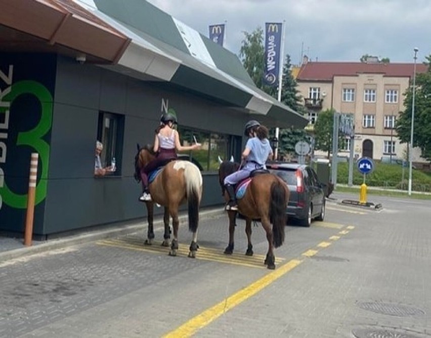 Konie klientami McDonald's? Kielecka restauracja obsłużyła...