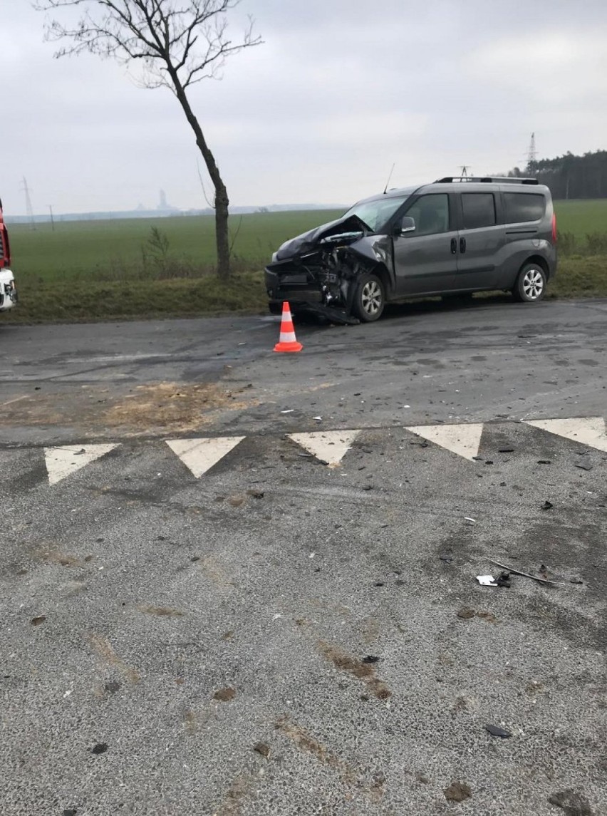 Wypadek w gminie Barcin. Jeden z kierowców nie ustąpił pierwszeństwa przejazdu 