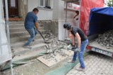 Trwa remont elewacji budynku starostwa i UM Kościan [FOTO]