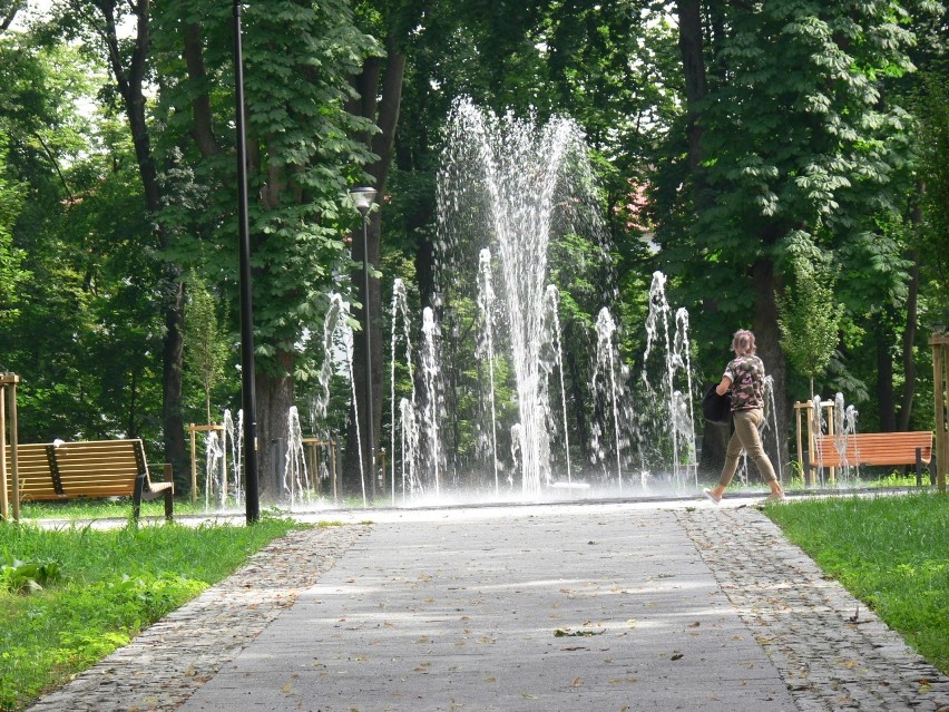 Posadzkowa fontanna w odnowionym Parku Miejskim w...
