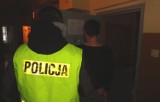 Policjanci zatrzymali trójkę podejrzaną o wymyślenie napadu na sklep, żeby ukraść pieniądze