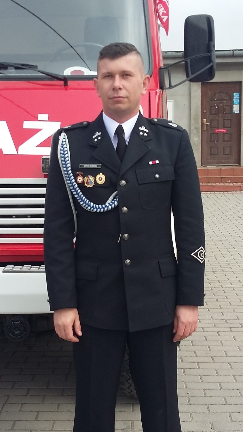Artur Wardęga z OSP Borek walczy o tytuł Strażaka Ochotnika...