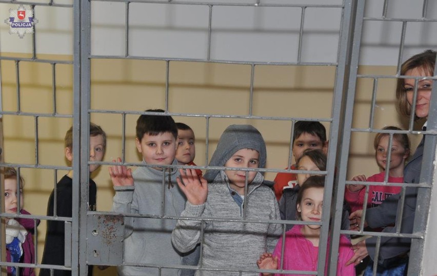 Dzieci ze Szkoły Podstawowej w Gościeradowie odwiedziły...