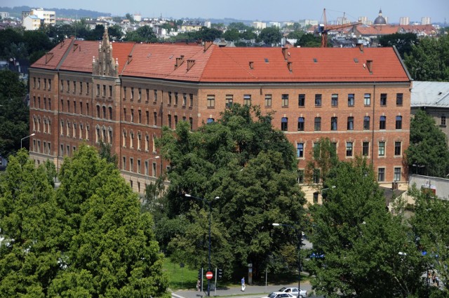 Przedsięwzięcie dotyczy m.in. głównego gmachu uczelni przy al. Mickiewicza