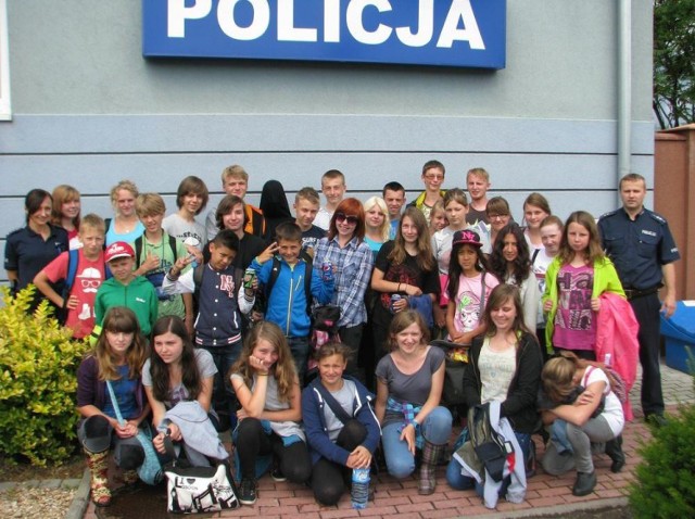 Młodzież odwiedziła policjantów z Olesna