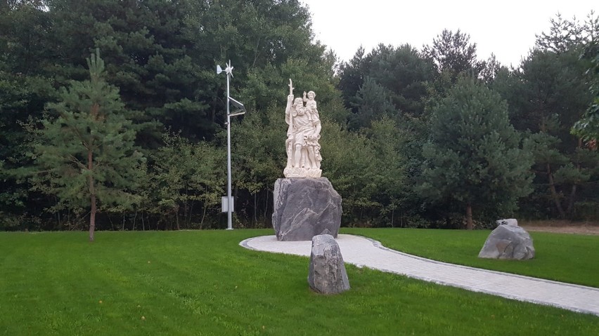 Przyborów. Prywatny przedsiębiorca ufundował monumentalną figurę św. Krzysztofa na skrzyżowaniu dróg [ZDJĘCIA]
