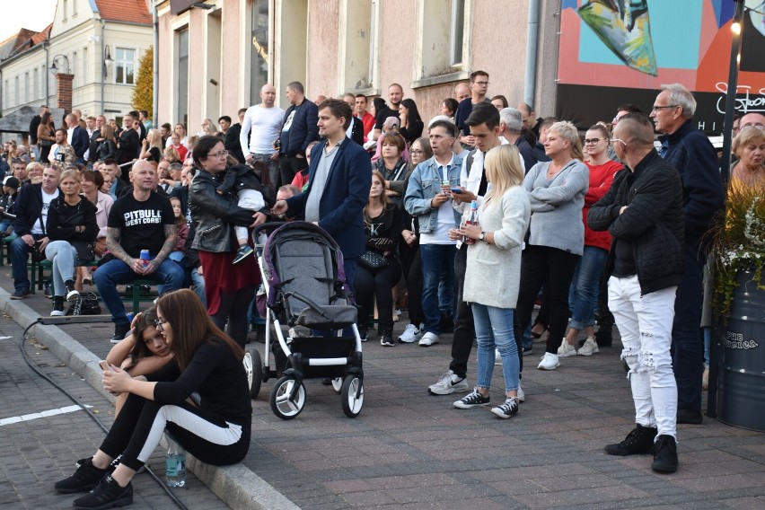 Finał "Muzycznej strefy na rynku". Koncert Tomasza Karolaka i zespołu Pączki w Tłuszczu