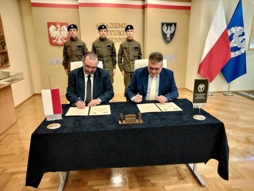 II Społeczne Liceum Ogólnokształcące podpisało porozumienie z Akademią Sztuki Wojennej w Warszawie. 26.05.2022