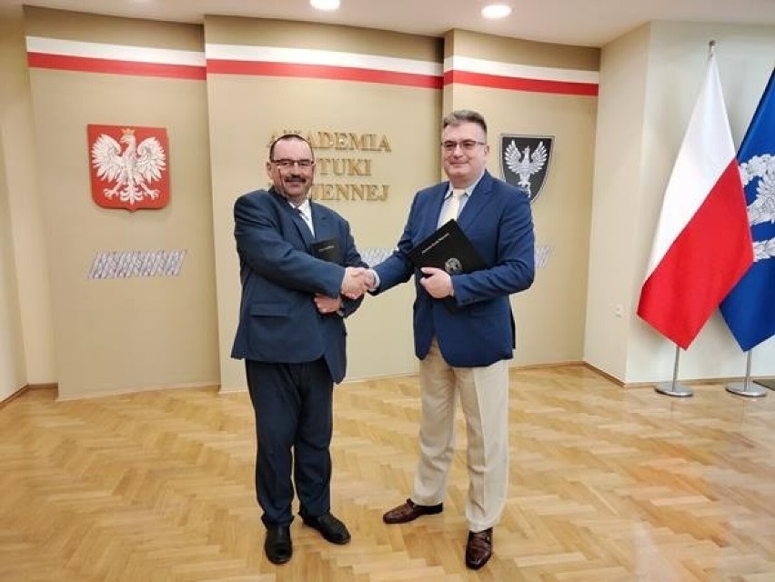 II Społeczne Liceum Ogólnokształcące podpisało porozumienie z Akademią Sztuki Wojennej w Warszawie. 26.05.2022