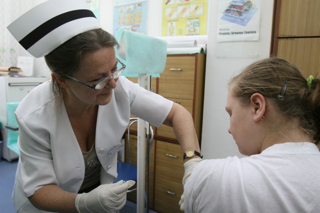 Od kilku lat w Żorach trwa darmowa kampania szczepień dla dziewcząt w wieku 13 i 12 lat z terenu Żor, skierowanych przeciwko wirusowi brodawczaka HPV