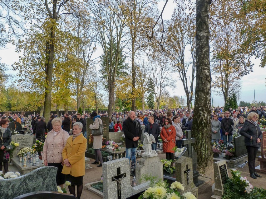 Zaduma, modlitwa i refleksja na pniewskim cmentarzu