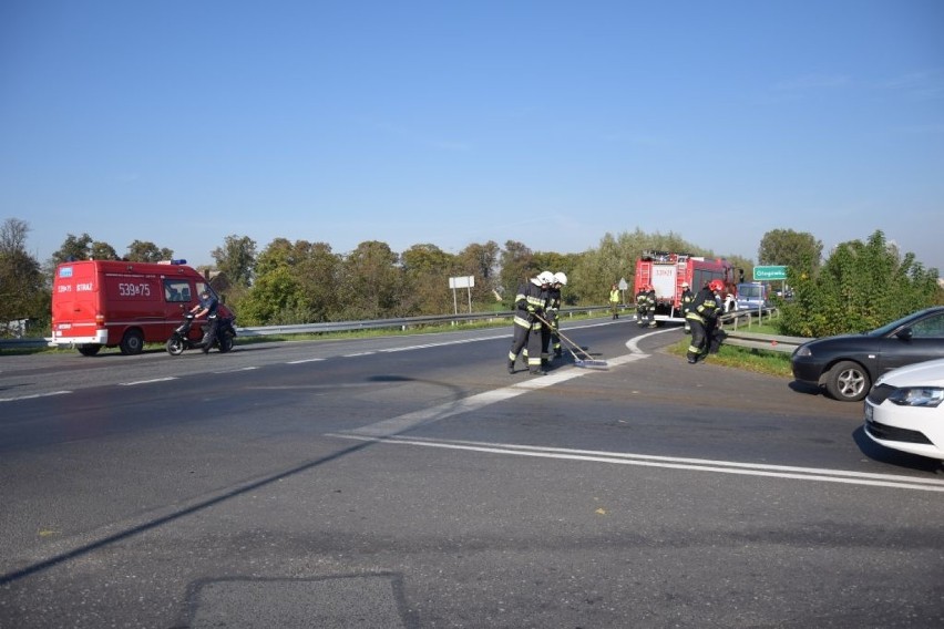 Wypadek na trasie Chełmno-Świecie. Motorowerzysta zderzył się z osobówką [zdjęcia]