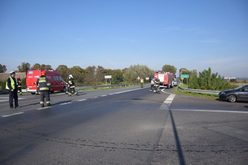 Wypadek na trasie Chełmno-Świecie. Motorowerzysta zderzył się z osobówką [zdjęcia]