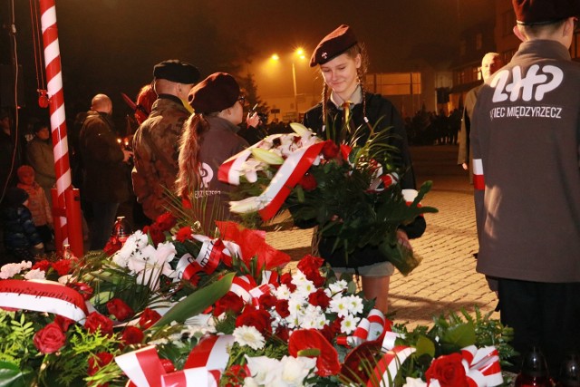 Capstrzyk był jedną z lokalnych odsłon Narodowego Święta Niepodległości i obchodów 100-lecia odzyskania przez Polskę niepodległości. Odbył się zgodnie z wojskowym ceremoniałem – w asyście kompanii honorowej, wystawionej przez stacjonującą w Międzyrzeczu 17 Wielkopolską Brygadę Zmechanizowaną oraz w oprawie harcerzy, strażackiej orkiestry dętej z Grochowa i pocztów sztandarowych miejscowych instytucji, szkół i organizacji społecznych.