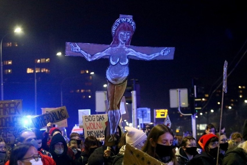 Zobacz zdjęcia z niedzielnych protestów we Wrocławiu. Zatrzymano kilku bojówkarzy
