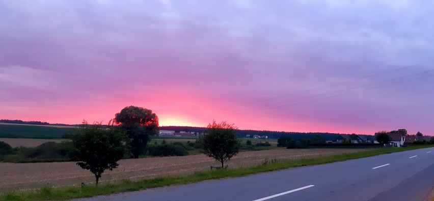 Różowy zachód słońca w powiecie puckim - 2 sierpnia 2020