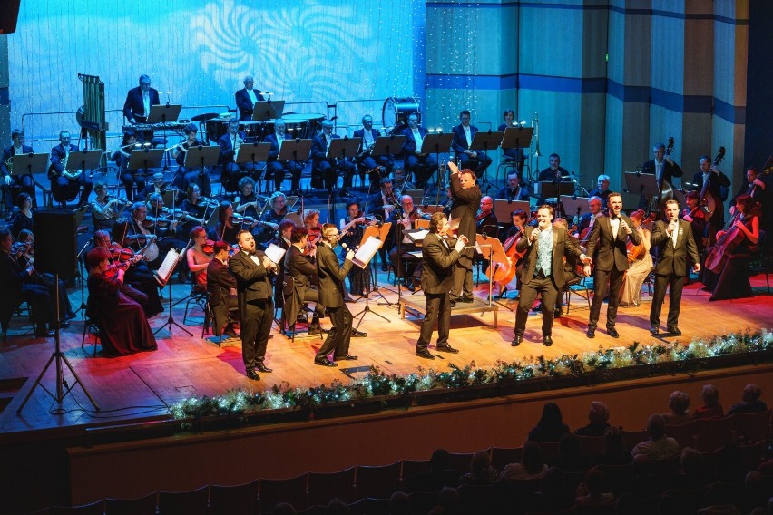 Koncert na "sześć fajerek" w Filharmonii. Tenorzy zachwycili...