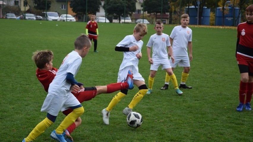 Mecz piłki nożnej w II lidze okręgowej D1 Młodzik: TS-APF...
