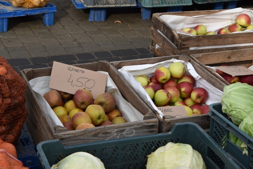 Targ miejski w Sławnie - ceny owoców i warzyw