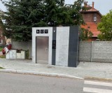 Balangę w publicznym WC w Szczecinku przerwali strażnicy miejscy 