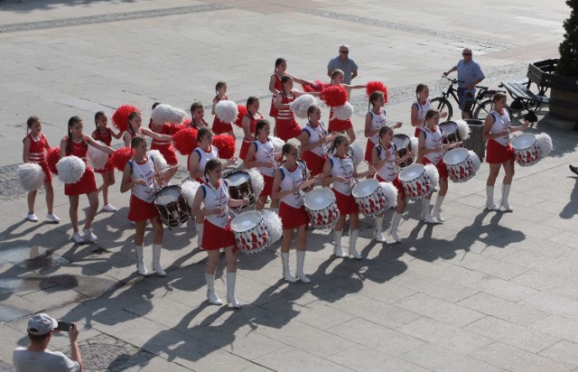 Radomska Młodzieżowa Orkiestra Dęta Grandioso zaprosiła w sobotę na koncert „Grandioso na fontannach”, który był częścią obchodów 40-lecia Orkiestry.

