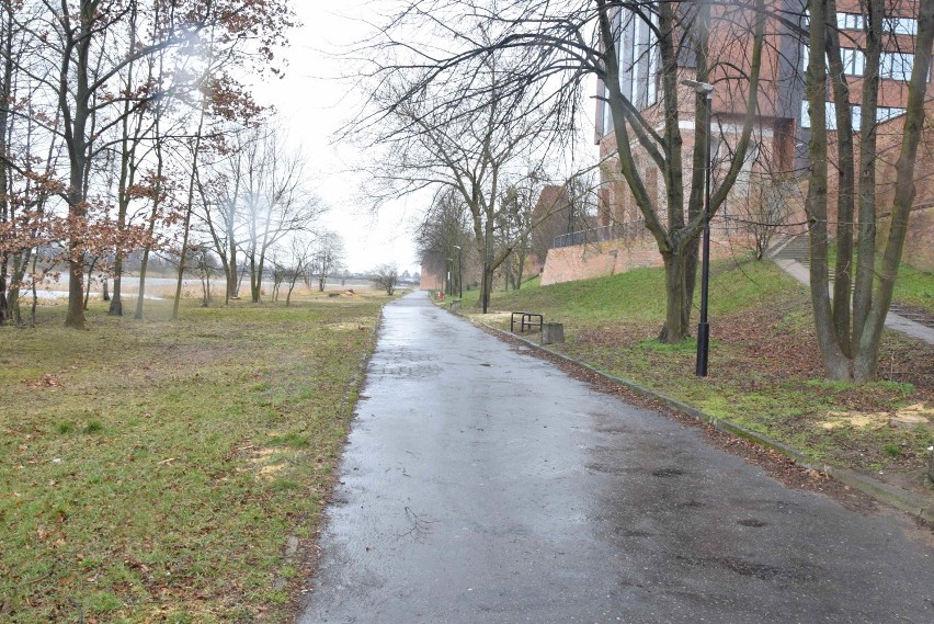 Malbork. W walce z koronawirusem pomogła... pogoda [ZDJĘCIA]. Po ładnej sobocie przyszła brzydka niedziela