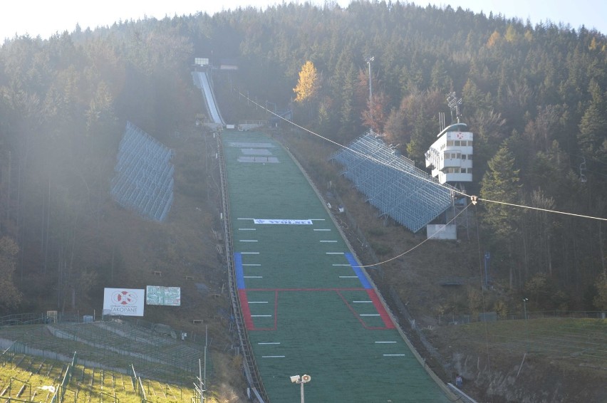 Zakopane. Wielka Krokiew ma już nowy igelit [ZDJĘCIA]