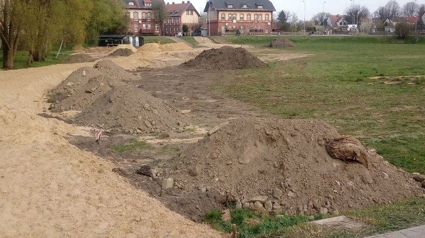 Zobacz kolejne etapy budowy ścieżki na łączce kolejowej