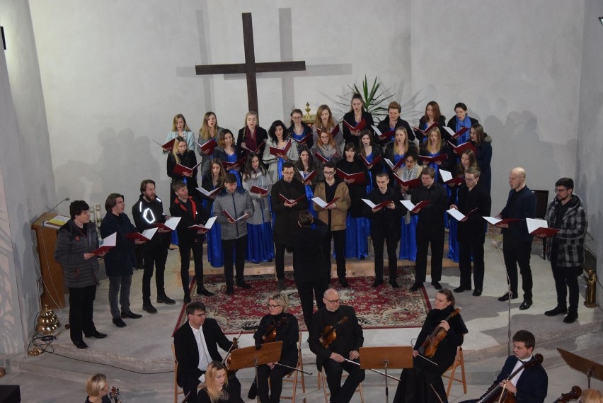 Koncert pasyjny w kościele św. Barbary w Wieluniu[ZDJĘCIA]
