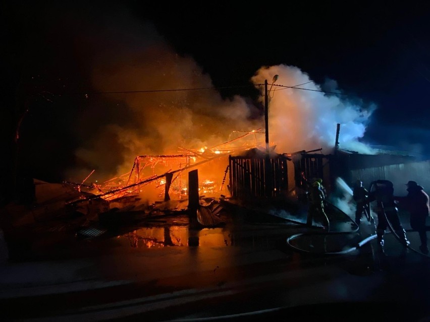 Spisz. Wielki pożar w Krempachach. Spłonęły cztery stodoły. Palił się też budynek mieszkalny