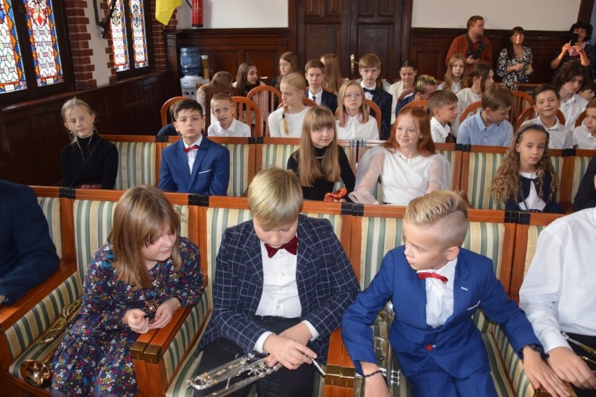 Dzień Edukacji Narodowej w lęborskim ratuszu. Nauczyciele i uczniowie otrzymali nagrody i wyróżnienia