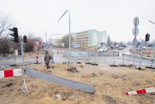 Na rozkopanym skrzyżowaniu ulic Kurczaki i Sternfelda od trzech miesięcy nic się nie dzieje.