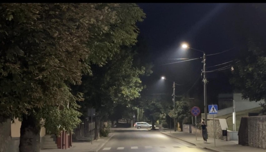 Gmina Opatów ma nowe lampy energooszczędne. Lampy świecą się...