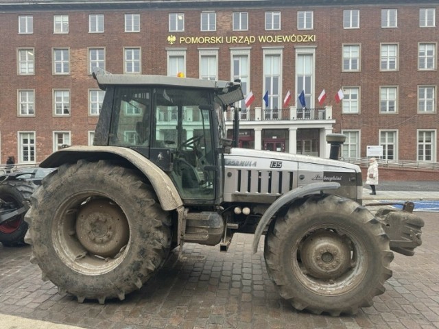 Protest rolników przeniósł się pod Urząd Wojewódzki w Gdańsku