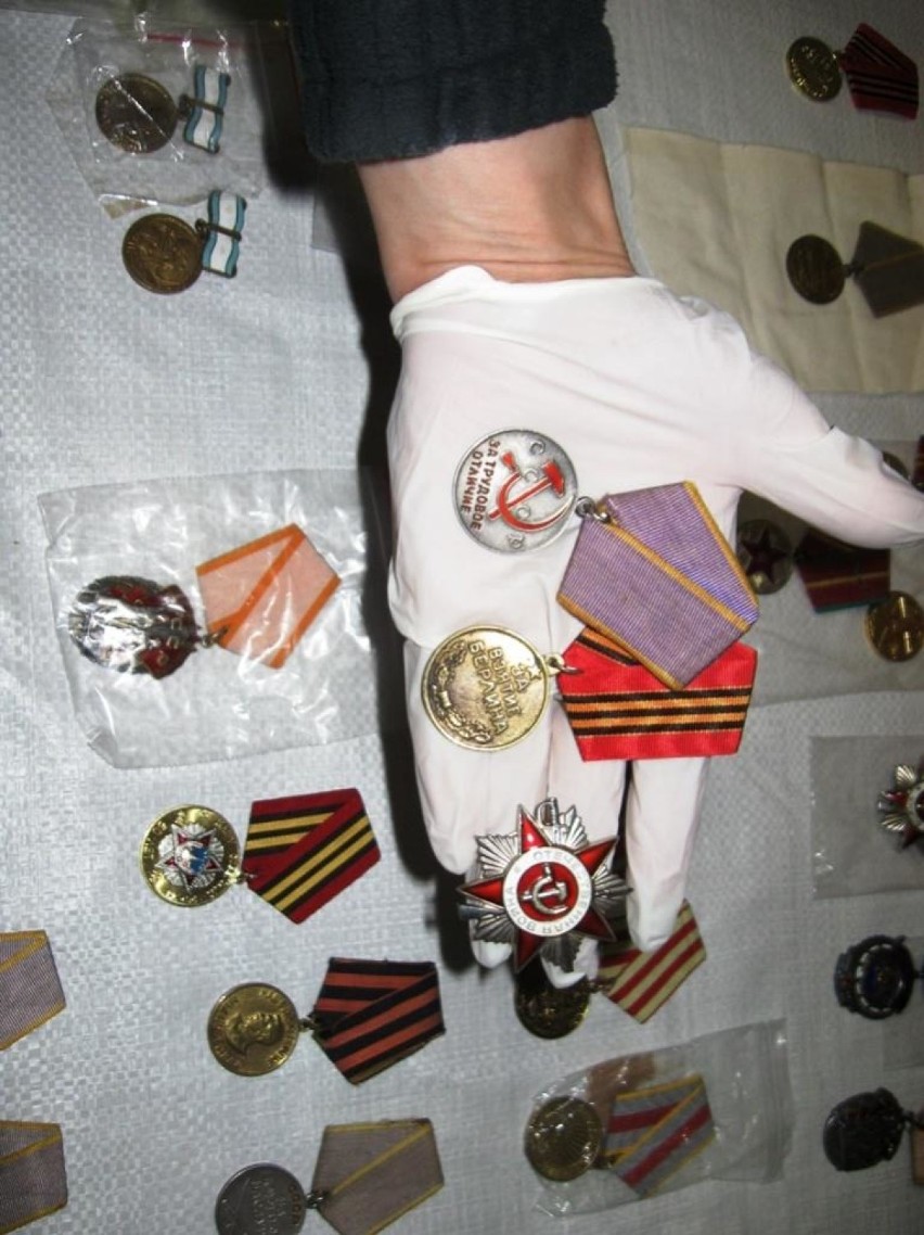Kierowca autokaru wiózł kolekcję sowieckich medali