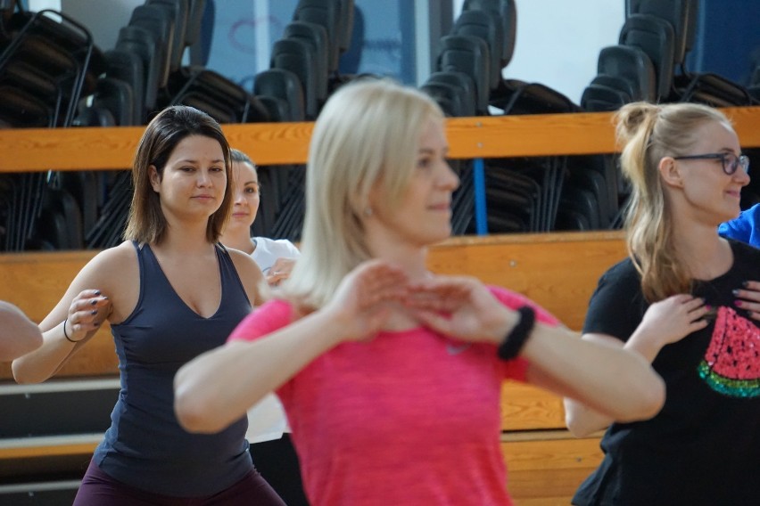 Lekcje tańca dla bydgoszczanek na WSG. Panie pomogły chorej Adzie [zdjęcia, wideo] 