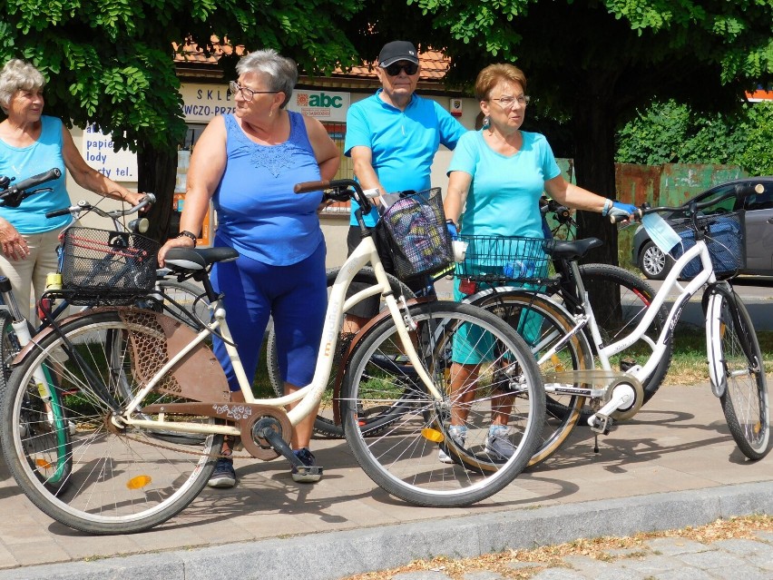 Kaźmierz. Chodziarze i rowerzyści wyruszyli na trasę. Bo "Razem raźniej"!