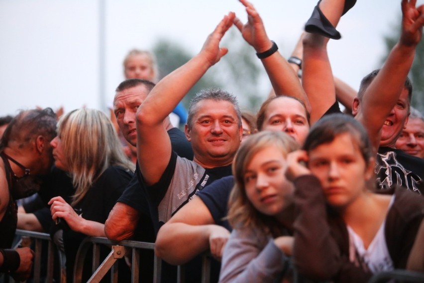 Rock na plaży w Paprocanach: Cree