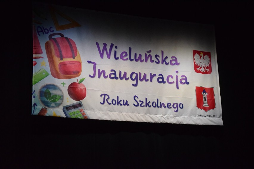 Rozpoczęcie roku szkolnego 2022/2023 w Wieluniu. Gminną Inaugurację zorganizowano w Kino-Teatrze Syrena ZDJĘCIA